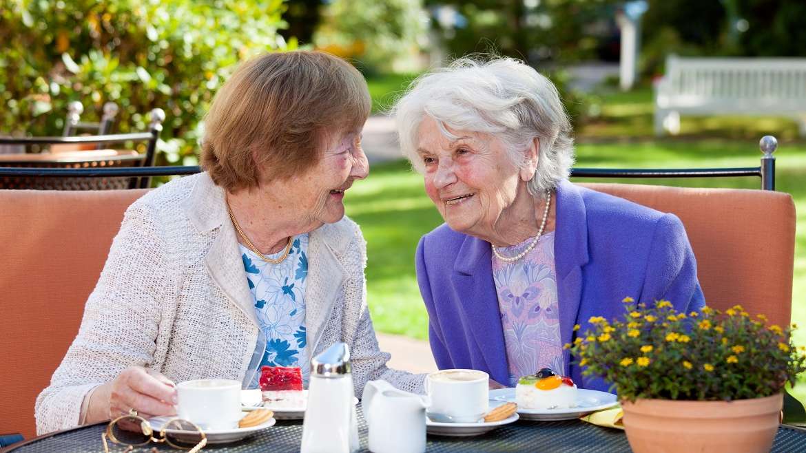 Aging Adults are Thankful for Assisted Living Communities, Study Finds